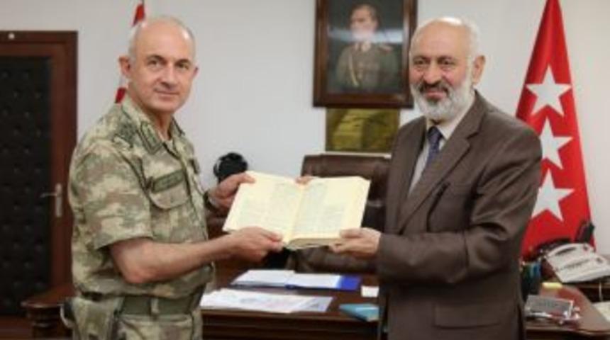 M&uuml;ft&uuml; Arvas&rsquo;tan Kolordu Komutanı Karataş&rsquo;a Ziyaret