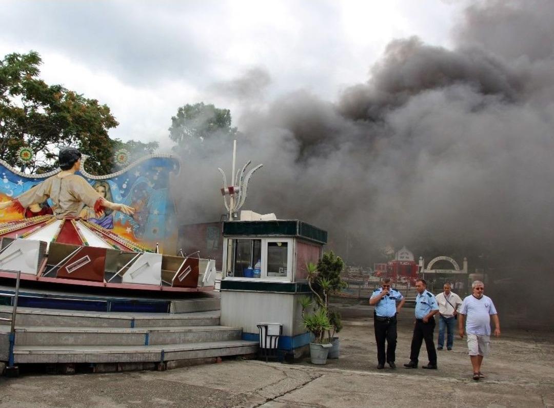 Samsun&rsquo;da Lunaparkta Korkutan Yangın