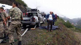 Kamyonet Bariyere Saplandı: 1 Ölü, 2 Yaralı