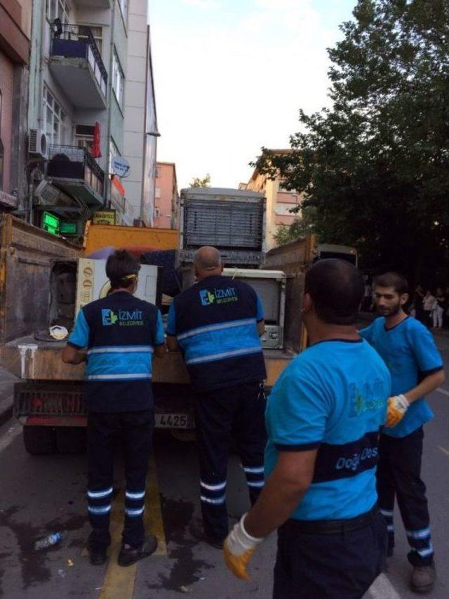 İzmit’teki Bir Evden 2 Kamyon Dolusu Atık Çıktı