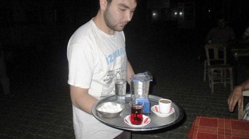 Mum Işığında Çay İçen Vatandaşların ‘elektrik Sıkıntısı’