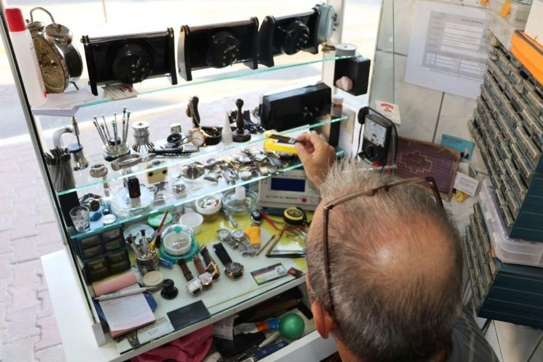 2 Metrekarelik D&uuml;kkanla 4 N&uuml;fusa Bakıyor