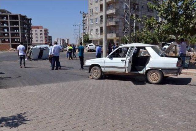 Siverek'te Iki Otomobil Çarpıştı: 5 Yaralı