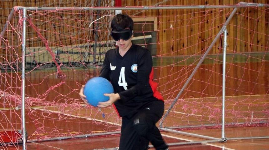 G&ouml;rme Engelliler Goalball İle Hayata Tutunuyor