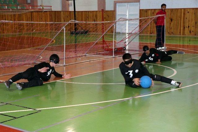 Görme Engelliler Goalball İle Hayata Tutunuyor