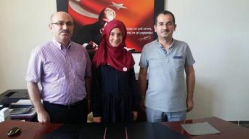 Bilgi Yarışması İl Birincisi Öğrenciye Ödül