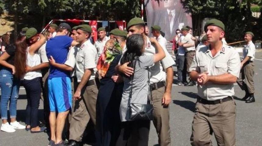 Yemin Eden Askerler Ailelerine Koştu
