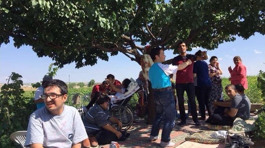 &Ouml;zel İnsanlar Piknikte Buluştu