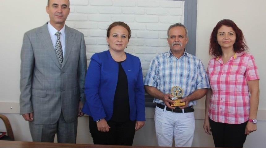 Yolcunun Halinden En İyi Anlayana Plaket Ve Altın