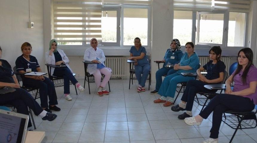 D&uuml;&rsquo;de Bebek Bekleyen Annelere Bilgilendirme Sınıfı A&ccedil;ıldı