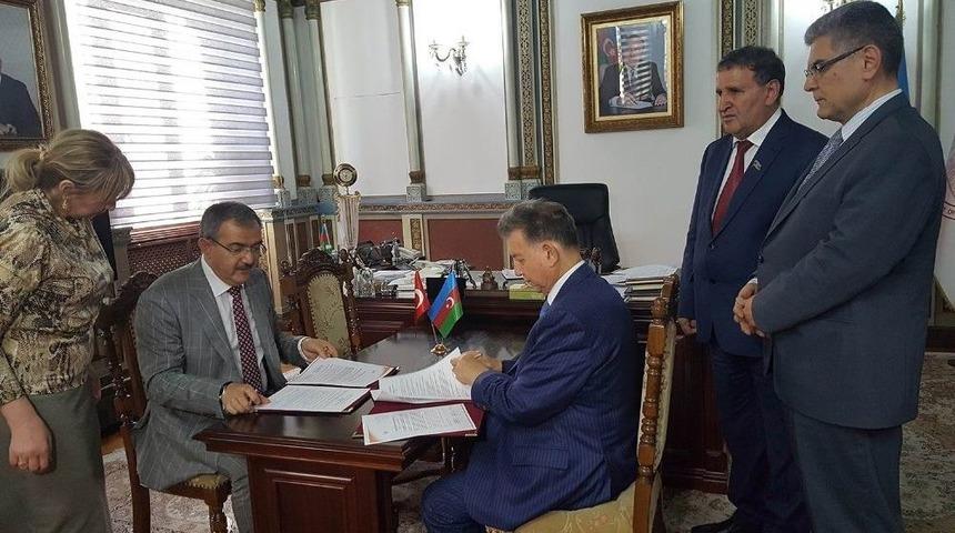 Sel&ccedil;uk &Ouml;nc&uuml;l&uuml;ğ&uuml;nde T&uuml;rk D&uuml;nyası Bak&uuml;&rsquo;de Buluşuyor