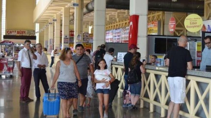 Antalya Otogarında Talep B&uuml;y&uuml;kşehirlere
