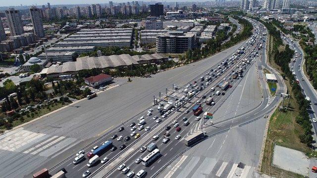 İstanbul’da Bayram Trafiği Havadan Görüntülendi