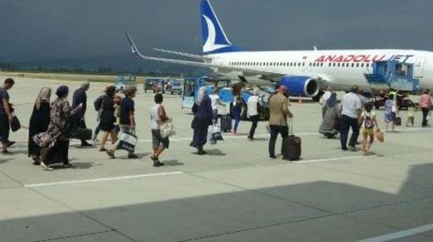 Edremit Havalimanı'nda Bayram Yoğunluğu