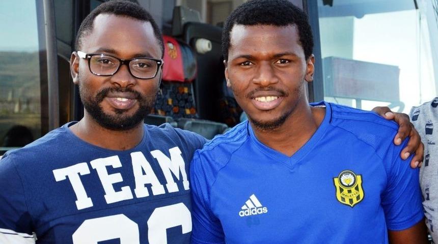 Evkur Yeni Malatyasporlu Sadio Diallo&rsquo;ya Ortaokul Arkadaşından S&uuml;rpriz Ziyaret