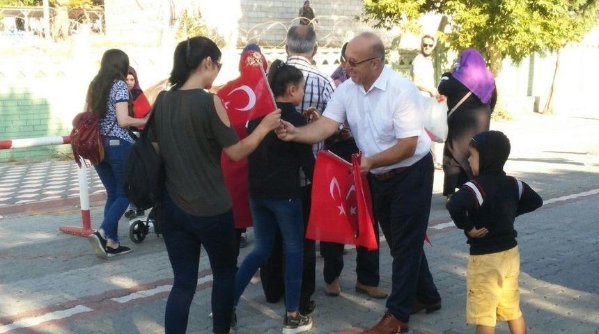 Asker Aileleri Yemin T&ouml;renine T&uuml;rk Bayraklarıyla Katıldı