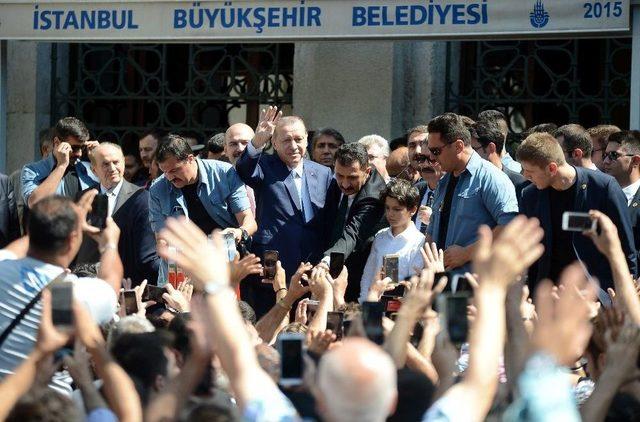 Cumhurbaşkanı Erdoğan, Cuma Namazını Bezmialem Valide Sultan Camii’nde Kıldı