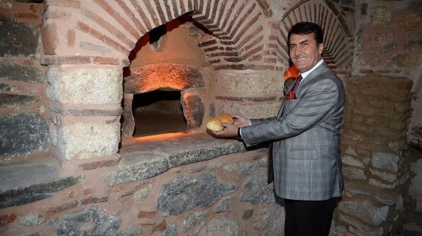 Somuncu Baba Fırını Fakirlere Her G&uuml;n 7 Bin Ekmek Dağıtıyor