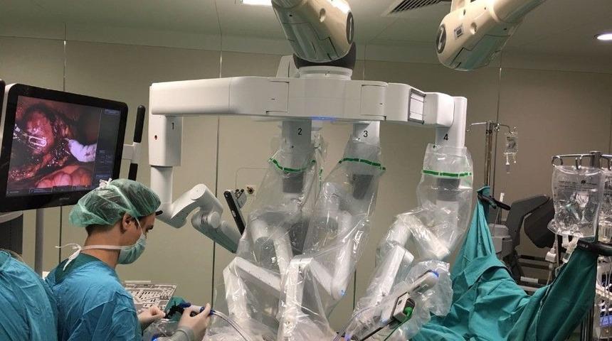 İlk &Ccedil;ift Konsollu Robotik Cerrahi Sistemi, Hacettepe&rsquo;de Kullanılmaya Başlandı