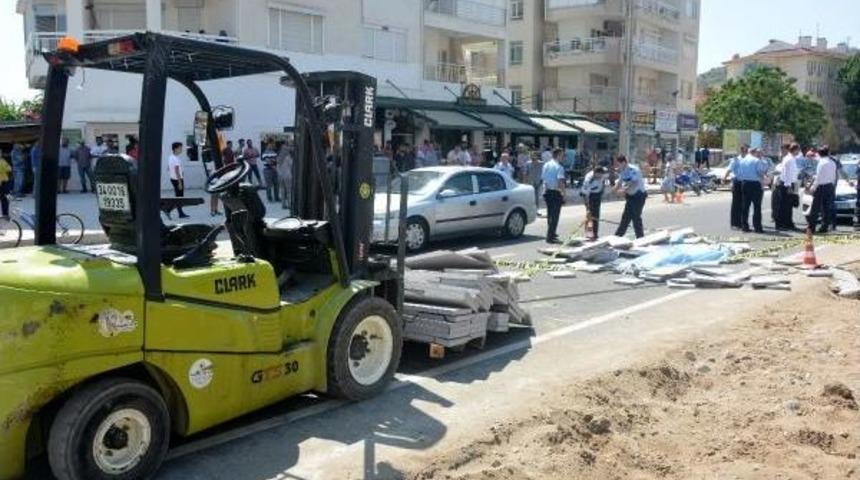 Emekli Maaşını &Ccedil;ekti, Forkliftten D&uuml;şen Taşların Altında &Ouml;ld&uuml;
