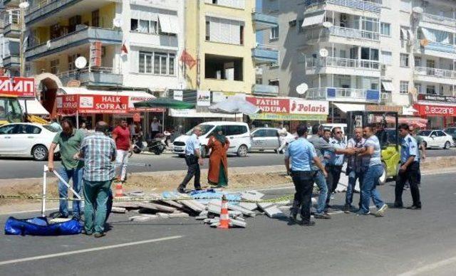 Emekli Maaşını Çekti, Forkliftten Düşen Taşların Altında Öldü