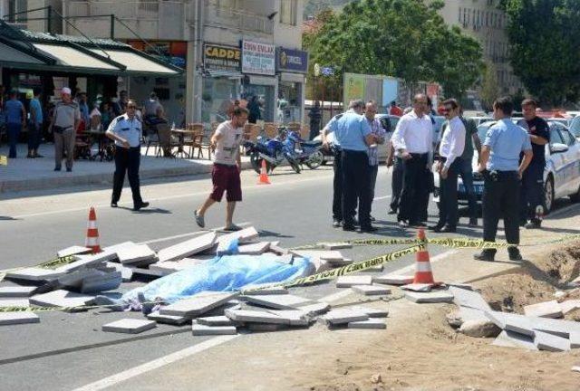 Emekli Maaşını Çekti, Forkliftten Düşen Taşların Altında Öldü