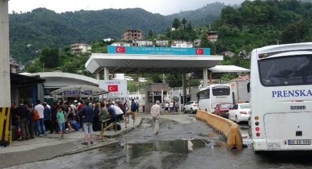 Kemalpaşa'da Ilçe Kararı Sevinçle Karşılandı