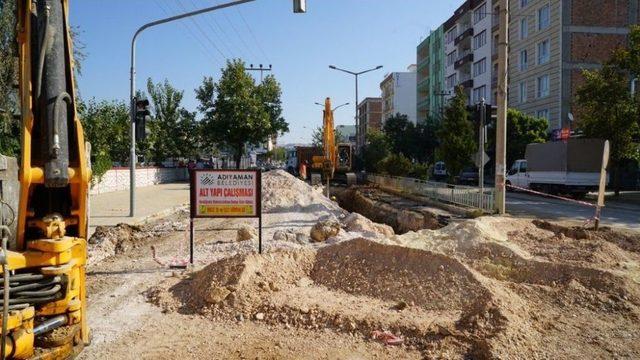 Sakarya Caddesinde Altyapı Çalışmaları Devam Ediyor