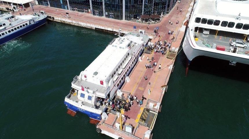 Yenikapı İskelesi&rsquo;nde Yaşanan Bayram Yoğunluğu Havadan G&ouml;r&uuml;nt&uuml;lendi