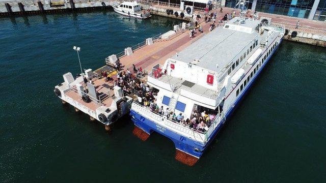 Yenikapı İskelesi’nde Yaşanan Bayram Yoğunluğu Havadan Görüntülendi