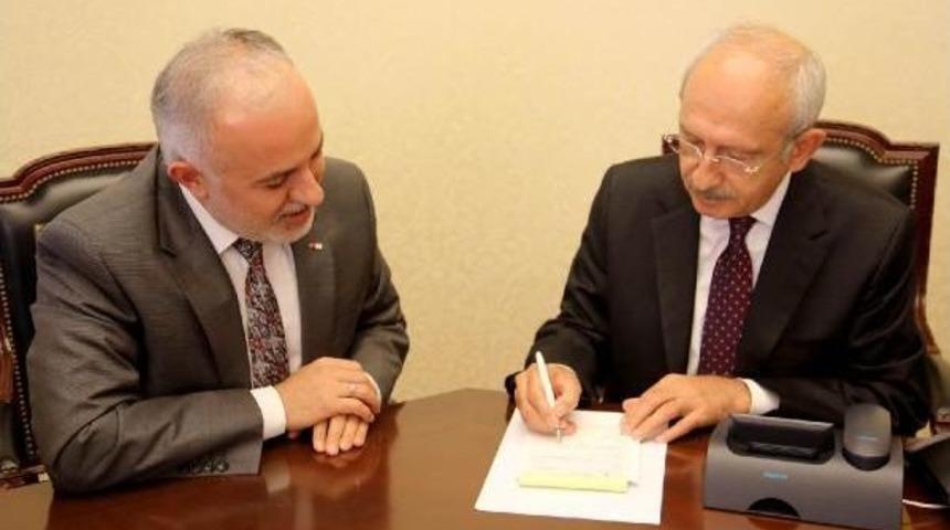 Kılı&ccedil;daroğlu, Kurban Vekaletini T&uuml;rk Kızılayı'na Verdi