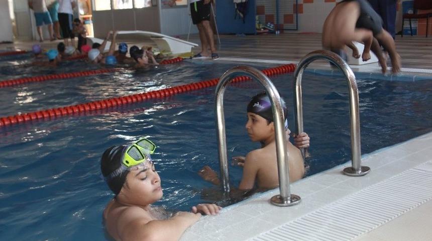 366 &Ccedil;ocuk Y&uuml;zme Kursuyla Serinliyor