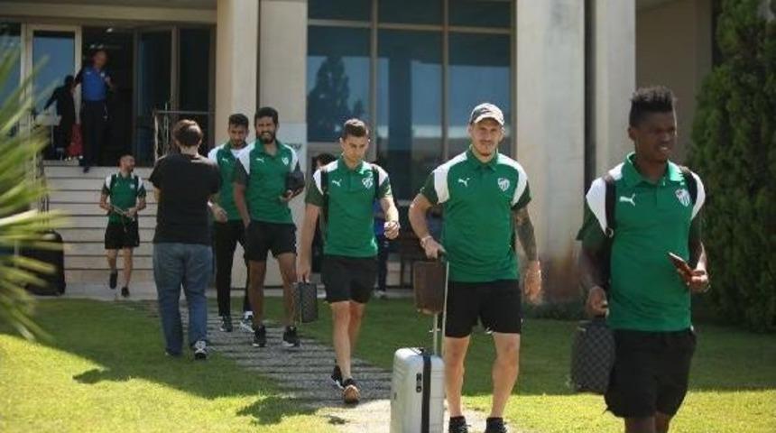 Beşiktaş Ile Karşılaşacak Bursaspor'u İstanbul'a Taraftarı Uğurladı