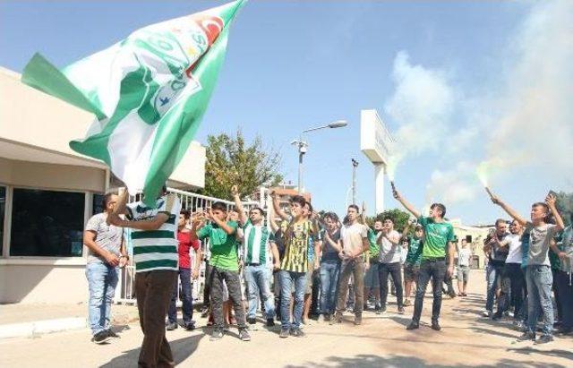 Beşiktaş Ile Karşılaşacak Bursaspor'u İstanbul'a Taraftarı Uğurladı