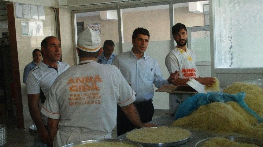 &Ouml;zalp&rsquo;ta Baklava İmalathaneleri Denetlendi