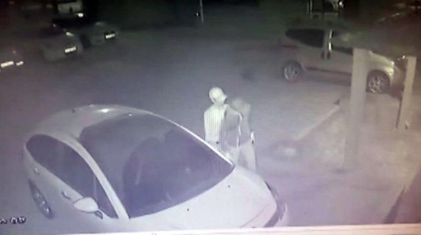 Hırsızlar G&uuml;venlik Kamerasına Yakalandı