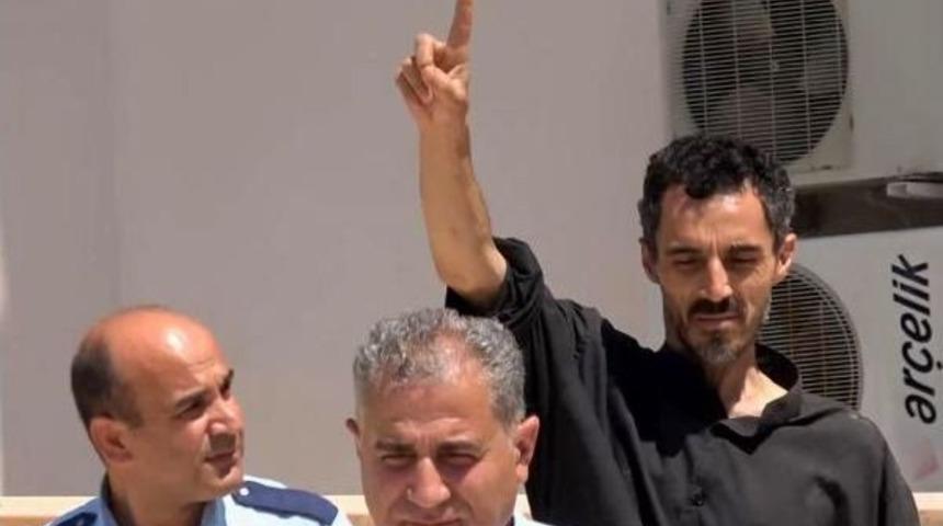 Atat&uuml;rk B&uuml;st&uuml;ne Sopalı Saldırı Ş&uuml;phelisi Adliyeye Sevk Edildi