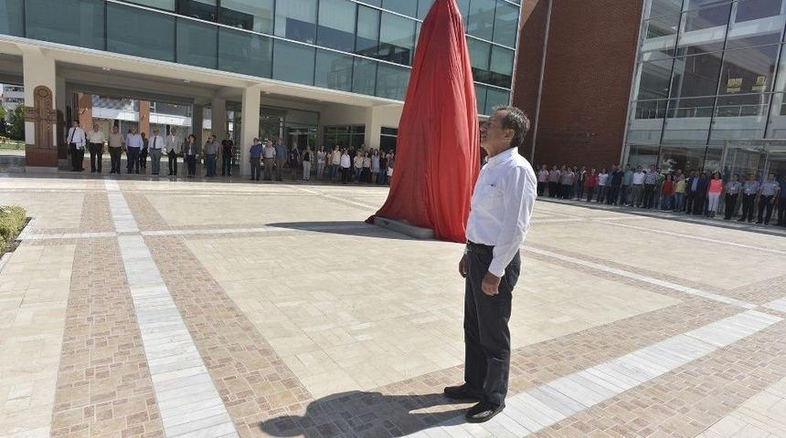 Mustafa Kemal Atat&uuml;rk&rsquo;&uuml;n Bronz Heykelinin A&ccedil;ılışı Yapıldı