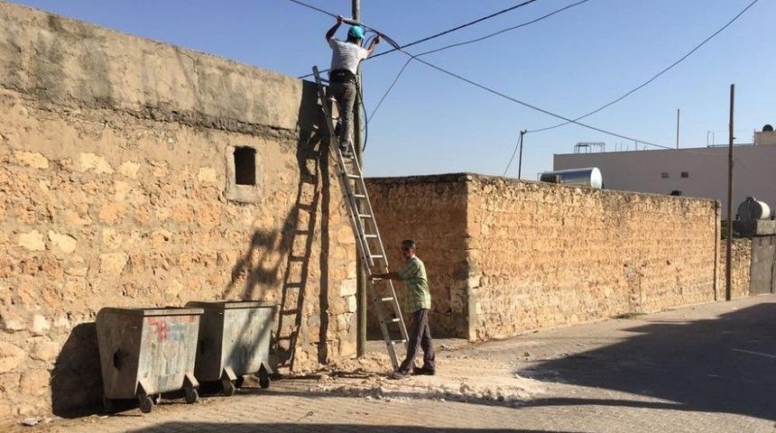 Midyat&rsquo; Ta Tehlike Sa&ccedil;an Telefon Direği Onarıldı
