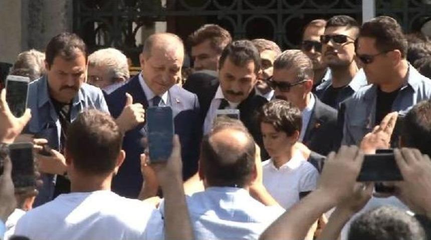 Erdoğan, Cuma Namazını Torunuyla Kıldı