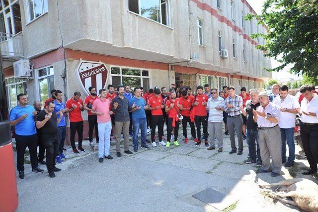 İnegölspor Tuzla Deplasmanına Dualarla Uğurlandı