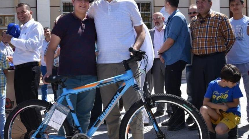 Cuma Buluşmasında &Ccedil;ocukların Bisiklet Heyecanı