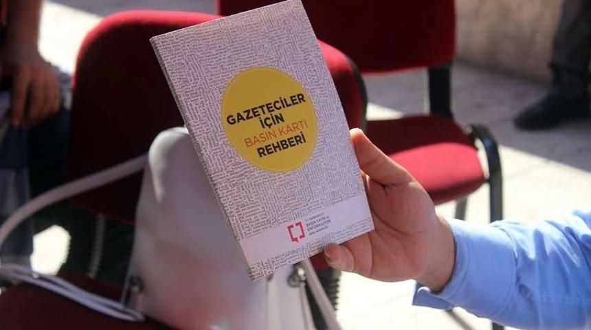 Gazetecilere &rsquo;gazeteciler İ&ccedil;in Basın Kartı&rsquo; Rehberi Dağıtıldı