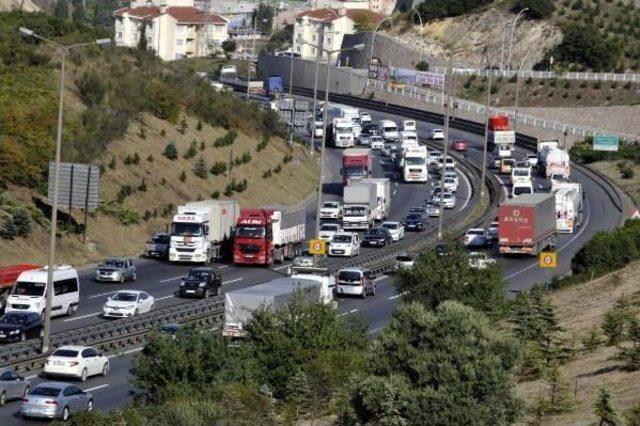 İzmit'te Bayram Trafiği Yoğunluğu