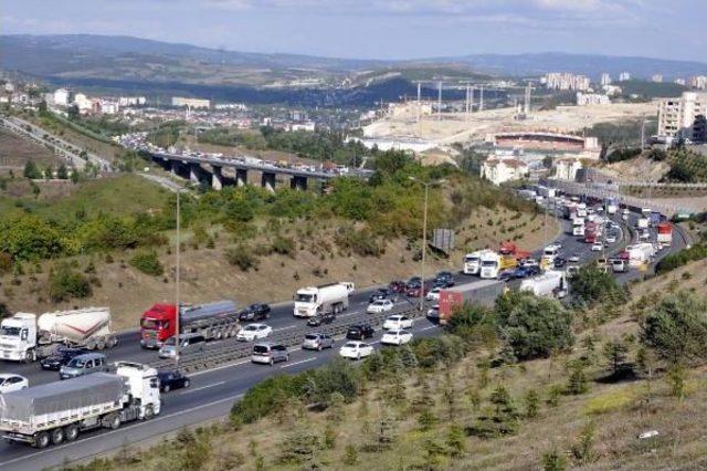 İzmit'te Bayram Trafiği Yoğunluğu