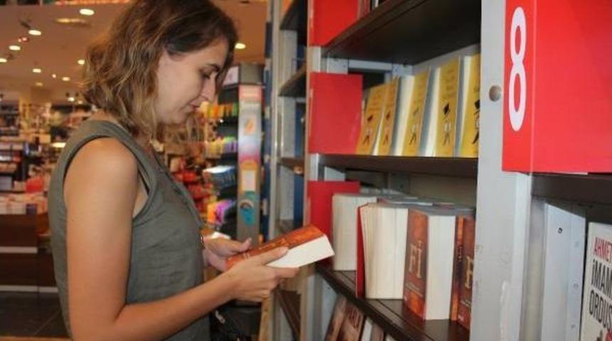 Bu Yaz En &Ccedil;ok Tarkan Dinlendi, Z&uuml;lf&uuml; Livaneli Okundu