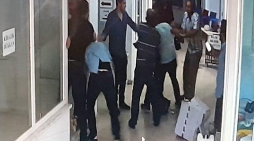 Araması Olan Şahıs İle Polisler Arasında Arbede &Ccedil;ıktı