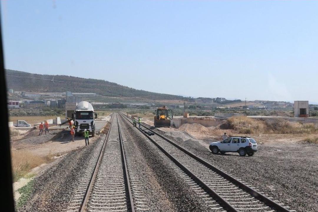 Akhisar&rsquo;ı İkiye B&ouml;len Demiryolu Şehir Dışına Alınıyor