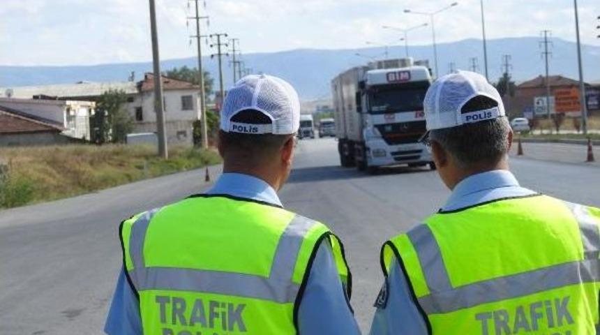 Otob&uuml;se Yolcu Olarak Binen Sivil Polisten Trafik Kuralı Takibi