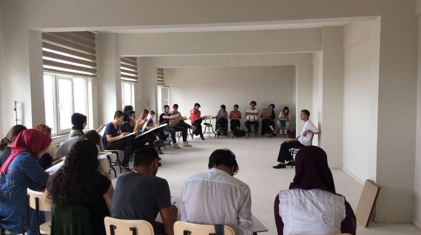 Sanat Tasarım Ve Mimarlık Fak&uuml;ltesi Yeni Yeteneklerine Kavuştu